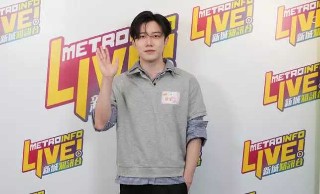 華浩然為愛貓接生。