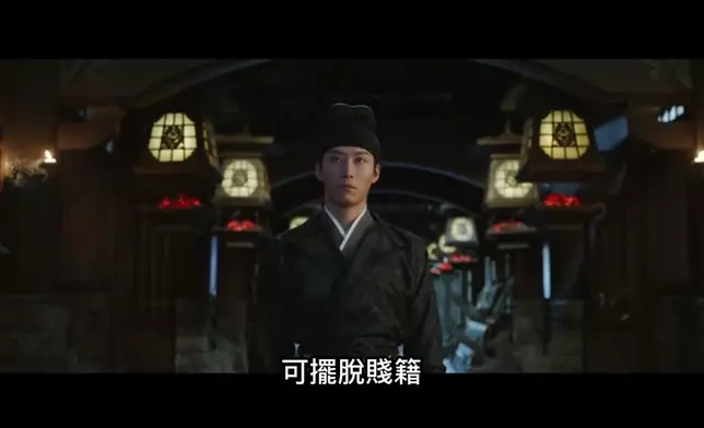 元少城出身貧賤。