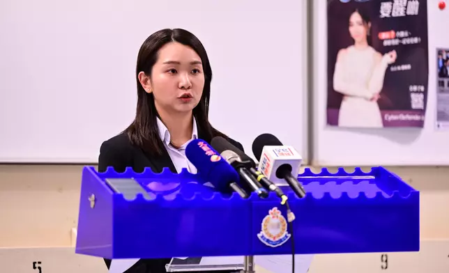 觀塘警區重案組第一隊主管梁曼宜偵緝督察簡報案情。