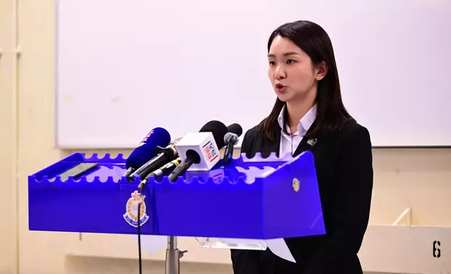 觀塘警區重案組第一隊主管梁曼宜偵緝督察簡報案情。