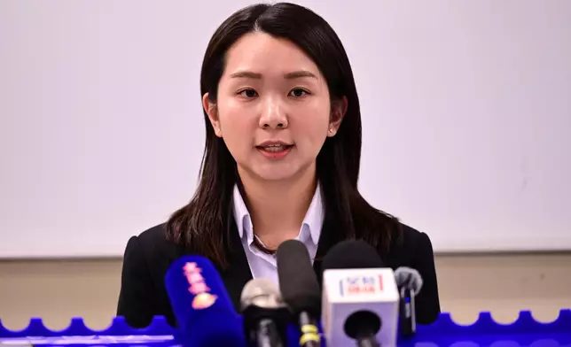 觀塘警區重案組第一隊主管梁曼宜偵緝督察簡報案情。