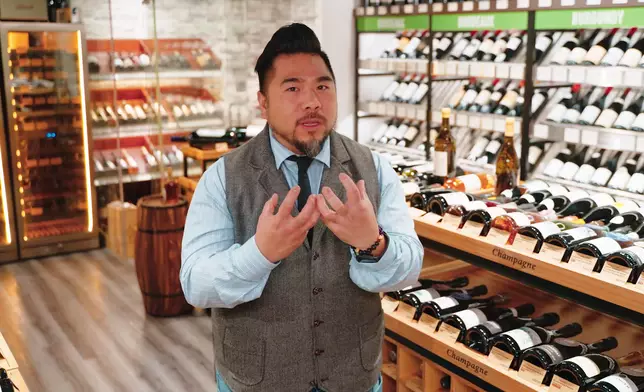 昨晚（20日）Christian介紹香檳跟氣泡酒分別。