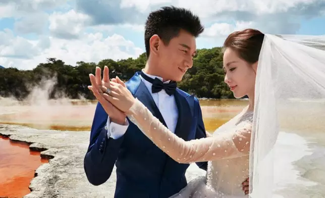 劉詩詩與吳奇隆結婚10年