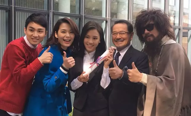 與熊家人合照。