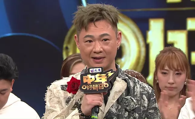 劉傳民及郭偉倫被foul。