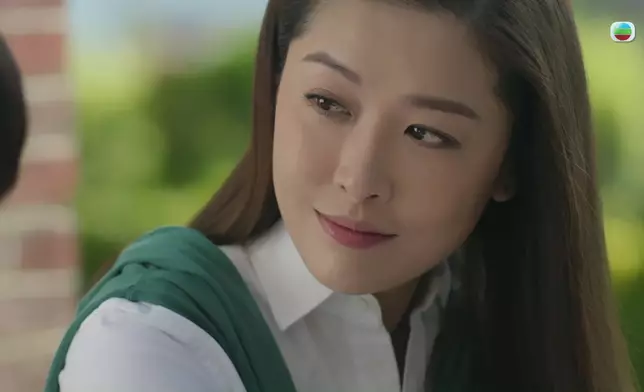 周勵淇呢個補習老師look狀態年輕，令網民諗起2000年代劇集《天幕下的戀人》同《最美麗的第七天》。