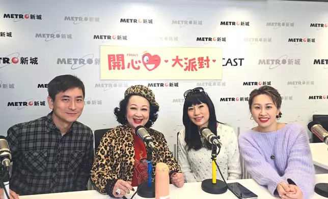 七師傅接受新城《開心大派對》節目訪問。