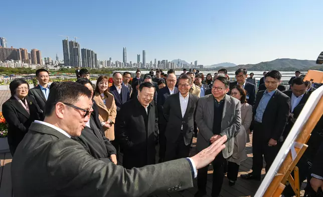 夏寶龍考察河套香港園區。政府新聞處圖片