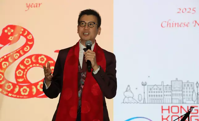 倫敦經貿辦處長羅莘桉在酒會致辭。 政府新聞處圖片