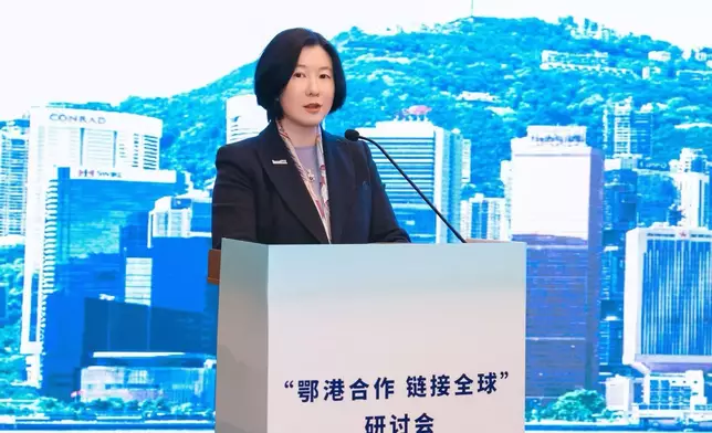 劉凱旋在研討會活動上致辭，宣傳香港的營商新機遇，以及香港作為跨國供應鏈管理中心的優勢。 政府新聞處圖片
