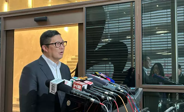 鄧炳強。巴士的報記者攝