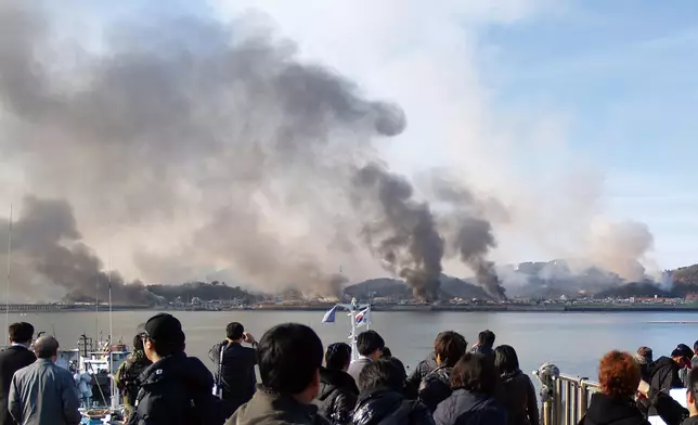 2010年延坪島炮擊事件，北韓發射的炮彈命中延坪島（網上圖片)