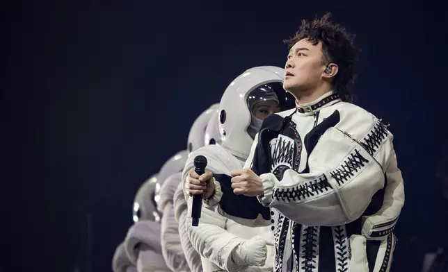 陳奕迅（Eason）初登日本舞台。