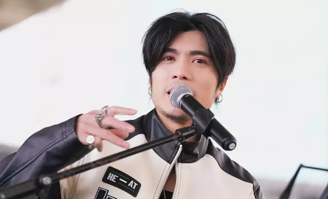 YT挪日見到眼前數百位歌迷來支持，令他特別感動。