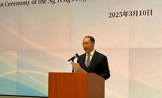 黃廷方慈善基金董事暨信和集團副主席黃永光上台致辭時表示，很榮幸參與香港人工智能發展的重要里程碑，支持香港自主研發的人工智能服務平台開放予業界及市民使用。(巴士的報記者攝)