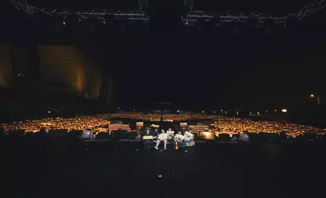 INFINITE和全場歌迷大合照（主辦單位提供圖片）