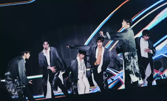 成員頻派福利騷肌露臂（主辦單位提供圖片）