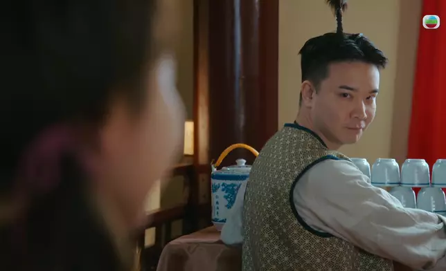 唐家麟做奸人真係有啲天份，一個眼神已經搞掂。