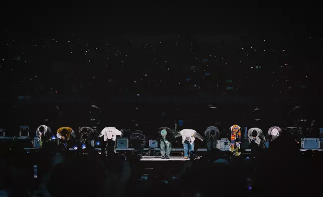 除了正在服役的尹淨漢，全員12人到齊。 Seventeen twitter圖片