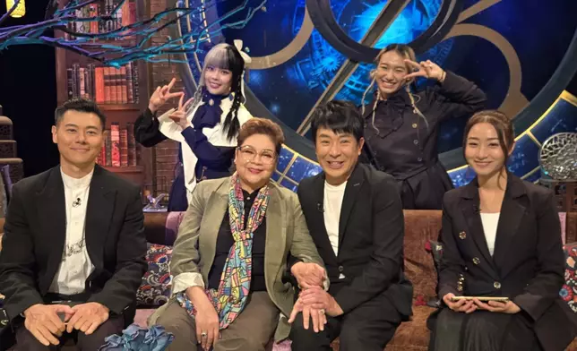 昨晚肥媽擔任壓軸嘉賓。