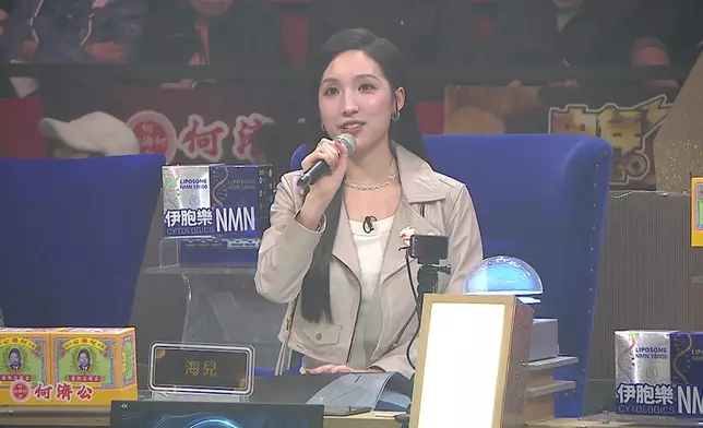 海兒自揭同曹越一樣，試過唔記得拎起支咪唱歌！
