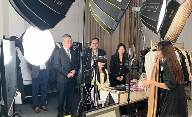 商務及經濟發展局局長繼續訪問廣州及東莞。政府新聞處圖片