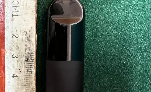 檢獲的其中一粒懷疑「太空油毒品」煙彈。政府新聞處圖片