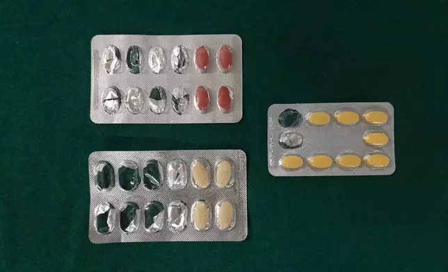 示檢獲的懷疑「他達拉非」。政府新聞處圖片