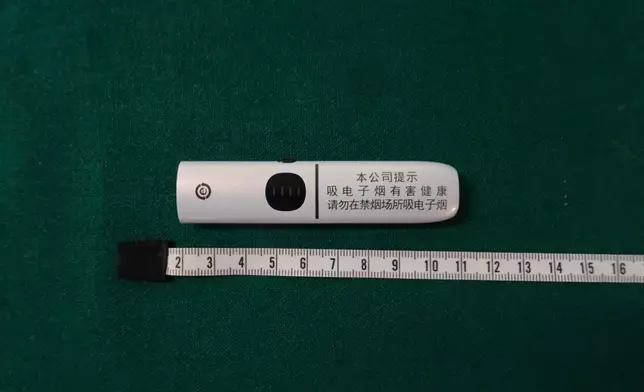 示檢獲的電子煙裝置。 政府新聞處圖片