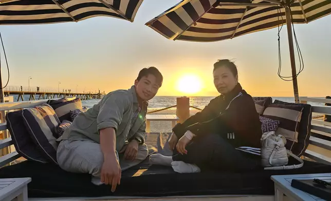 呢兩張相，真係好溫馨、好似兩母子。
