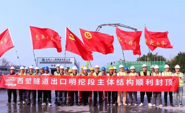 連接廣州站與廣州南站的廣南聯絡綫，西塱隧道出口明挖段主體結構封頂。微博圖片