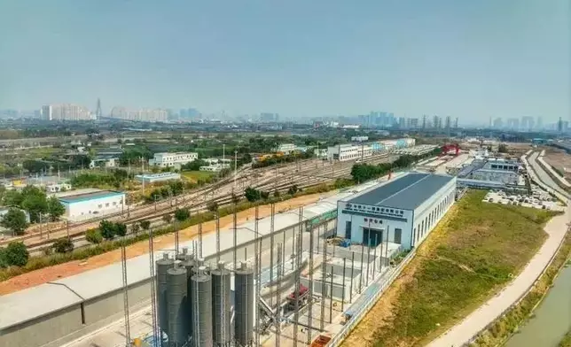 連接廣州站與廣州南站的廣南聯絡綫，西塱隧道出口明挖段主體結構封頂。微博圖片