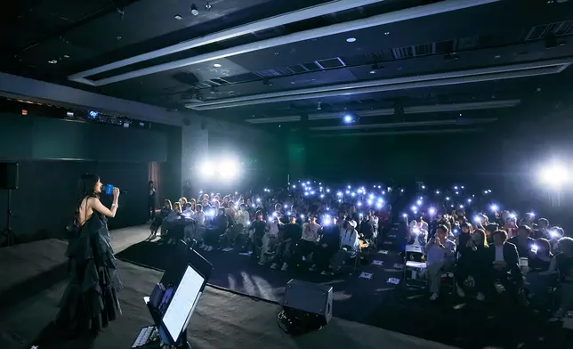 麗英以更溫柔成熟的聲線詮釋這首抒情Ballad。