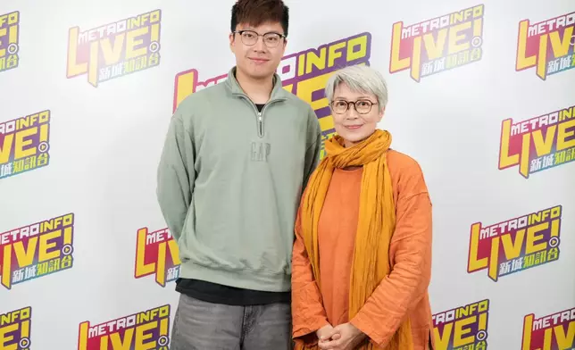 陳敏兒與二仔廖文信接受新城《Ben同Benson「Chur」到行》錄音訪問。