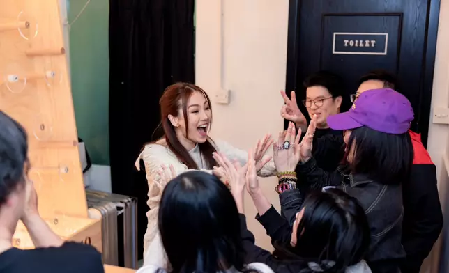 同時宣布成立Fans Club。