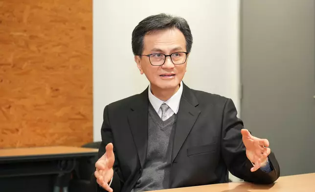 香港大學房地產及建設系講座教授鄒廣榮。巴士的報記者攝