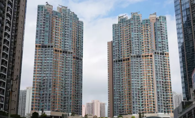 將軍澳區因鐵路到達和商場發展，拉近與九龍區樓價距離。巴士的報記者攝