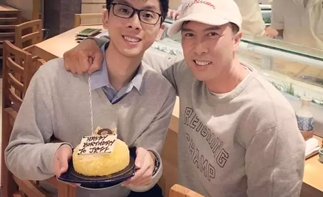 甄子丹30歲大仔成餅印