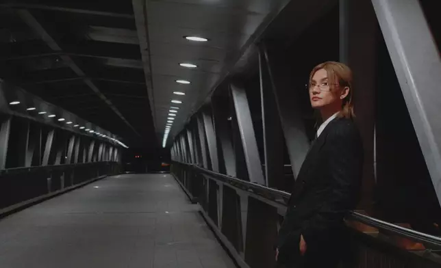 Jeremy推出跳唱新歌《Tie Me Now》。