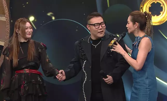 婉婉教劉洋應如何拖女仔。