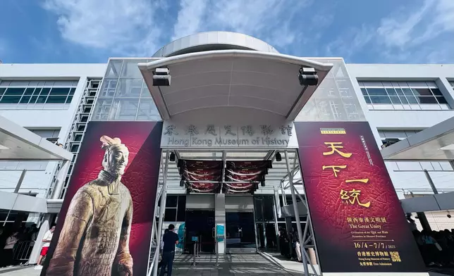 尖沙咀香港歷史博物館「香港賽馬會呈獻系列︰天下一統 — 陝西秦漢文明展」，展出包括兵馬俑在內的珍貴文物（巴士的報記者攝）