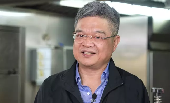 Archie訪問學員的父親。