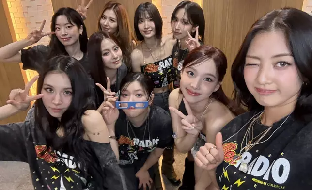 TWICE將在Coldplay 6場韓國站演出上演唱韓文版《WE PRAY》。 TWICE twitter圖片