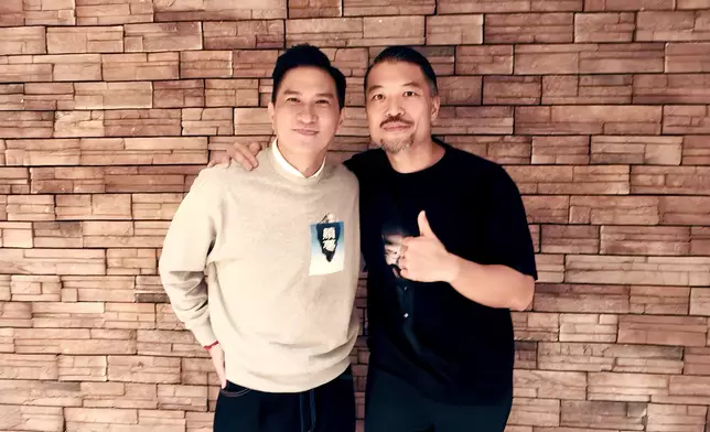張家輝和李凱賢繼續四出謝票。