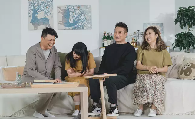 現場啲人笑到企唔直。