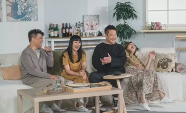 現場啲人笑到企唔直。