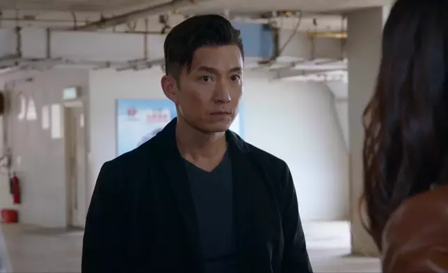 山聰嘅眼神真係好古怪。