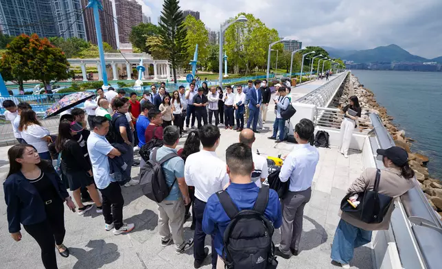 政府代表到訪沙田區議會，介紹低空經濟監管沙盒試點項目推行情況。運輸及物流局FB圖片