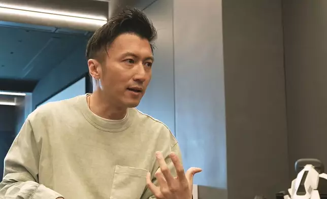 霆鋒又預告演唱會會帶齊幾支「愛將」結他，輪流上陣。