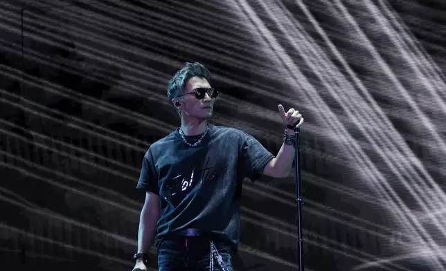 謝霆鋒《Evolution Nic Live 謝霆鋒進化演唱會》由4月24日起在啟德主場館舉行，昨日（25日）舉行至第二場演唱會。